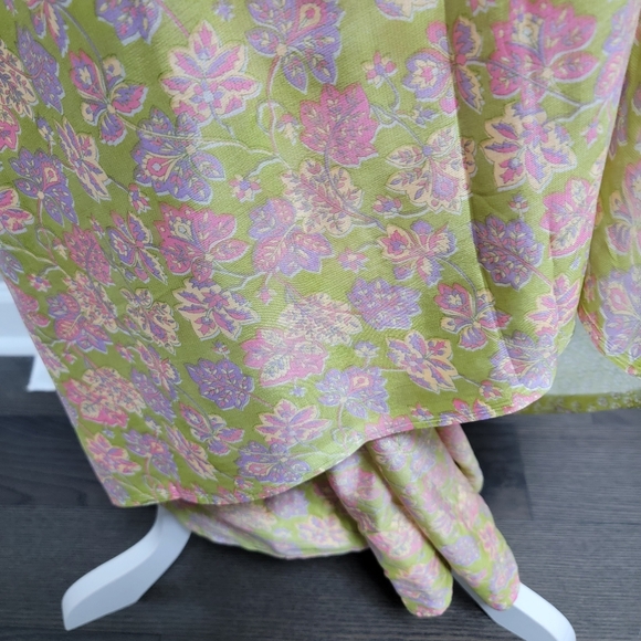 Green polyester saree/sari with purple, pink, and yellow leaves print - Picture 10 of 13